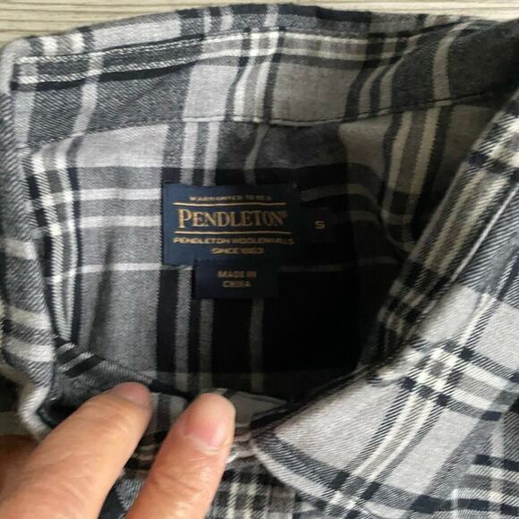 Pendleton Plaid Long Sleeve Shirt - Picture 4 of 8